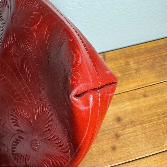 Leaders in Leather red tooled leather scalloped wristlet bag - Picture 9 of 13